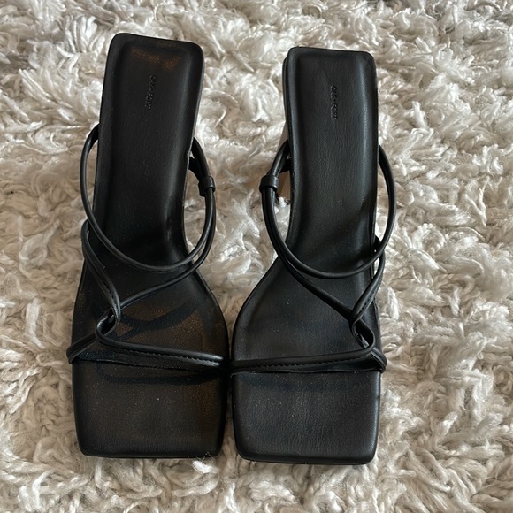 Oak and Fort sandal Heels - size 7 - Picture 4 of 4